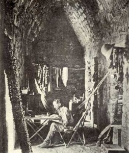 Alfred Percival Maudslay trabajando en las ruinas de Chichén Itzá en 1887.