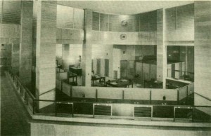 Banco Holandés Unido. Planta baja en 1936, mostrando la sección interna a los mostradores y el entrepiso.