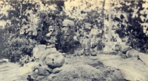 Foto tomada por Franz Termer pocos años despues de la anterior, mostrando el mismo altar ya rehecho y limpio.