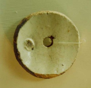 Fragmento de una escudilla Columbia Liso reciclado como tortero de hilar.