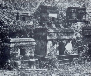 Varias tumbas - mausoleo de Quiahuistlan con forma de templo de techo plano